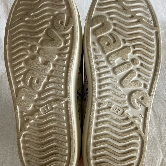 NATIVE Shoes Kids Size J2 Disney Jefferson Mickey Mouse Print All Over Water - Picture 7 of 7